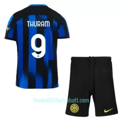 Günstige Inter Mailand Thuram 9 Kindertrikot Heim 2023/24 Kurzarm Günstige Inter Mailand Thuram 9 Kindertrikot Heim 2023/24 Kurzarm