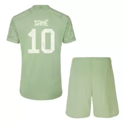 Günstige FC Bayern München Sane 10 Kindertrikot Ausweich 2023/24 Kurzarm Günstige FC Bayern München Sane 10 Kindertrikot Ausweich 2023/24 Kurzarm