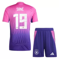 Günstige Deutschland Sane 19 Kindertrikot Auswärts EURO 2024 Kurzarm Günstige Deutschland Sane 19 Kindertrikot Auswärts EURO 2024 Kurzarm