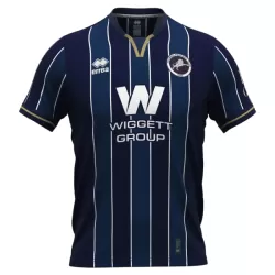 Günstige Millwall Herrentrikot Heim 2026/27 Kurzarm Günstige Millwall Herrentrikot Heim 2026/27 Kurzarm