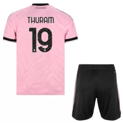 Günstige Juventus Turin Thuram 19 Kindertrikot Auswärts 2026/27 Kurzarm Günstige Juventus Turin Thuram 19 Kindertrikot Auswärts 2026/27 Kurzarm