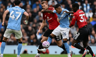 Manchester Citys taktische Veränderungen beflügelten die Mannschaft zu einem deutlichen Derbysieg Manchester Citys taktische Veränderungen beflügelten die Mannschaft zu einem deutlichen Derbysieg