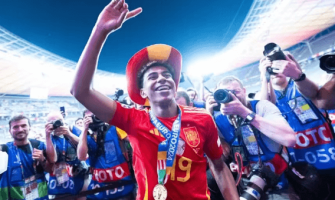 Der 17-jährige Yamal hat den Golden Boy Award 2024 gewonnen Der 17-jährige Yamal hat den Golden Boy Award 2024 gewonnen