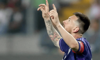 Messi kehrte voller Blut zurück und erzielte zwei Tore, was Argentinien zu vier Siegen in Folge verhalf Messi kehrte voller Blut zurück und erzielte zwei Tore, was Argentinien zu vier Siegen in Folge verhalf